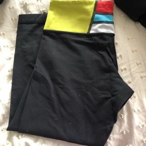 LULULEMON multi colored cropped leggings sz8